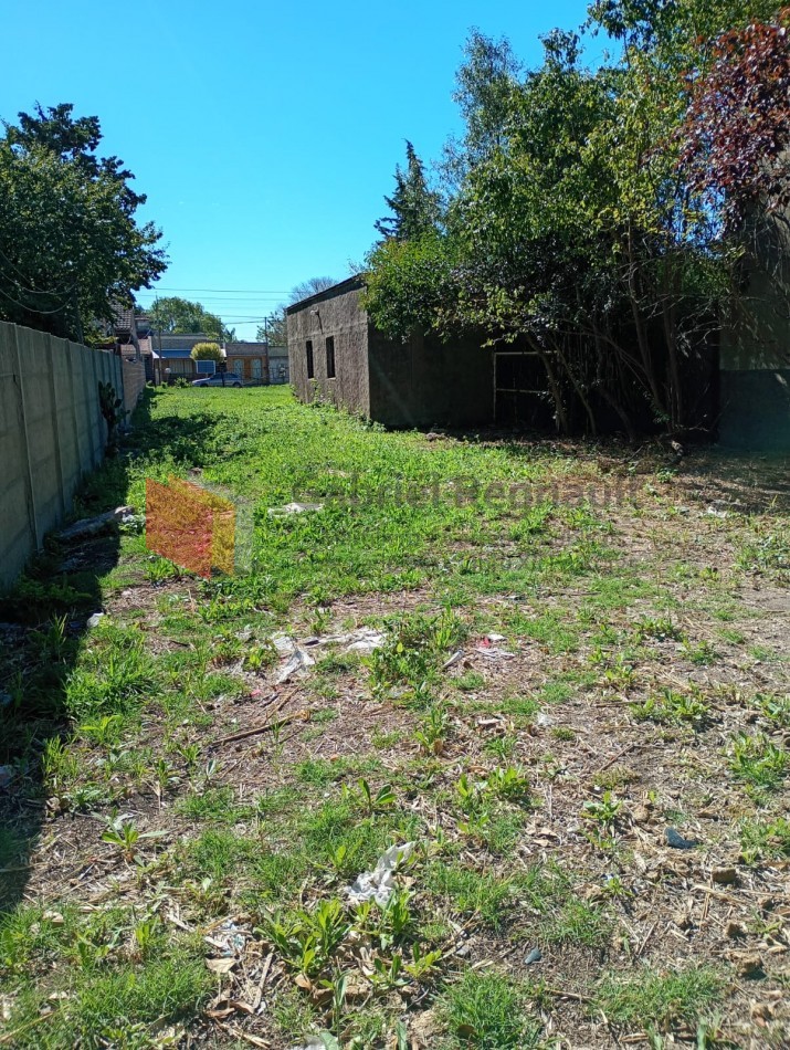 Lote calle 39 entre Av. Montevideo y Corrientes